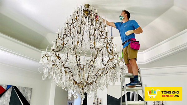 Cách vệ sinh đèn chùm pha lê Cách vệ sinh đèn chùm pha lê