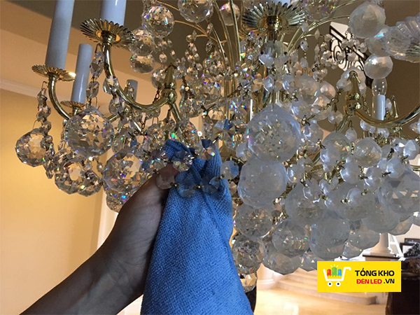 Cách vệ sinh đèn chùm pha lê Cách vệ sinh đèn chùm pha lê không cần tháo