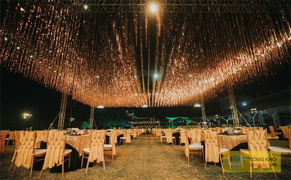 Cách lựa chọn và sử dụng đèn trang trí đám cưới ngoài trời
