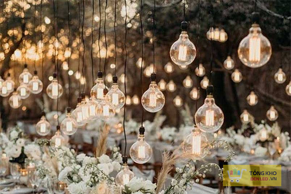Cách lựa chọn và sử dụng đèn thả làm đèn trang trí đám cưới ngoài trời